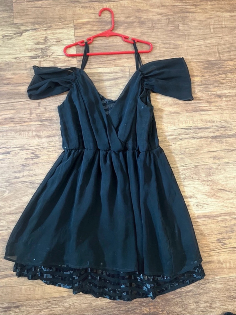 Women’s Black Off-Shoulder Party Dress